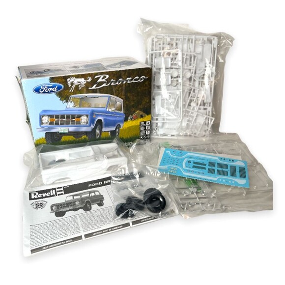 Revell Ford Bronco 1:25 Scale Plastic Model Kit Unbuilt Collector Car PARTS ONLY - Picture 7 of 13